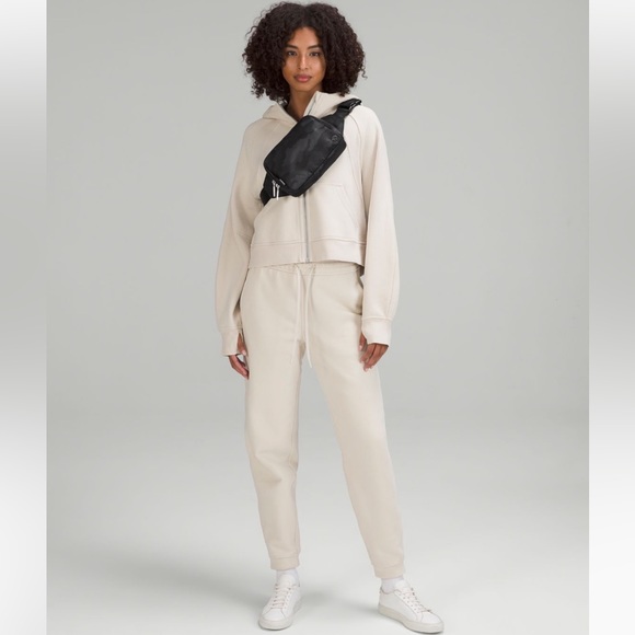 NWT Lululemon Everywhere Belt Bag 2L Camo Print Black and Charcoal Grey - Picture 5 of 8